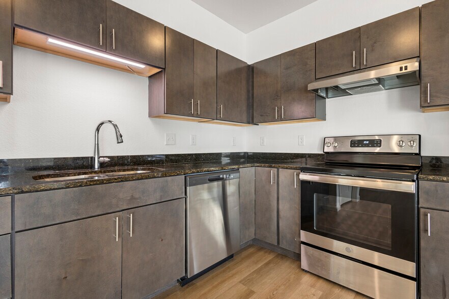 More Photos Of 120 & 124 W Hatting St, Luverne Apartments For Sale