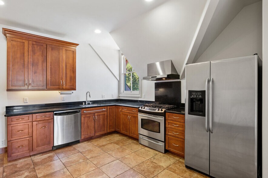 More Photos Of 333 G St, San Rafael Apartments For Sale
