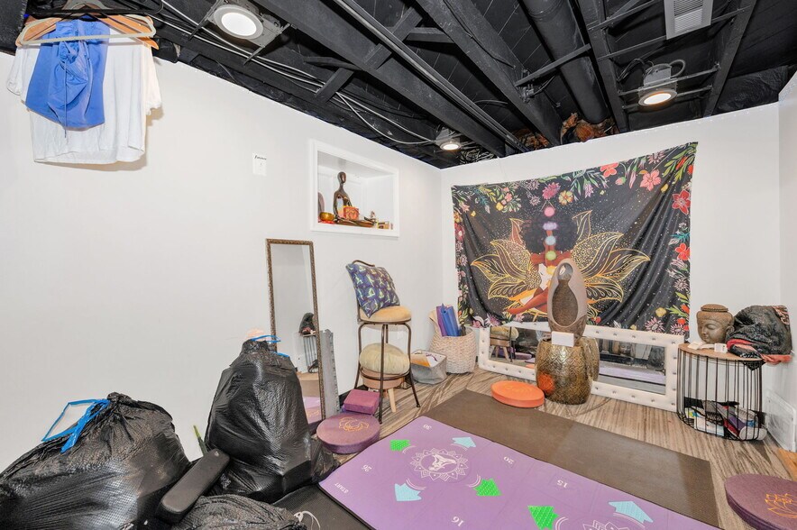 More Photos Of 4920 Belair Rd, Baltimore Office For Sale