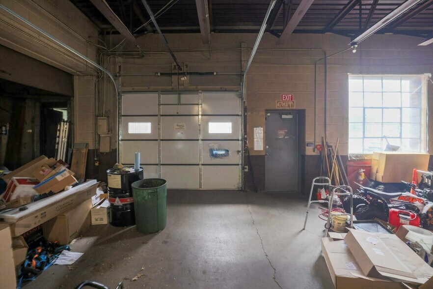 More Photos Of 4215 E Lake St, Minneapolis Freestanding For Sale