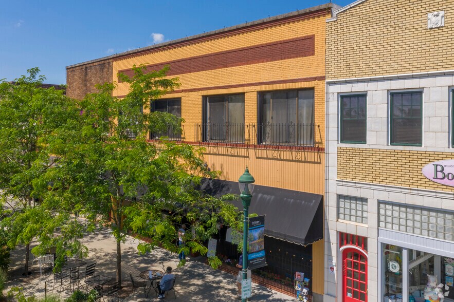 Primary Photo Of 321 N Main St, Hendersonville Restaurant For Lease