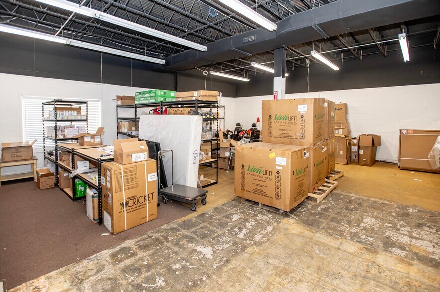 More Photos Of 401 Hillcrest St, Clinton Office For Sale