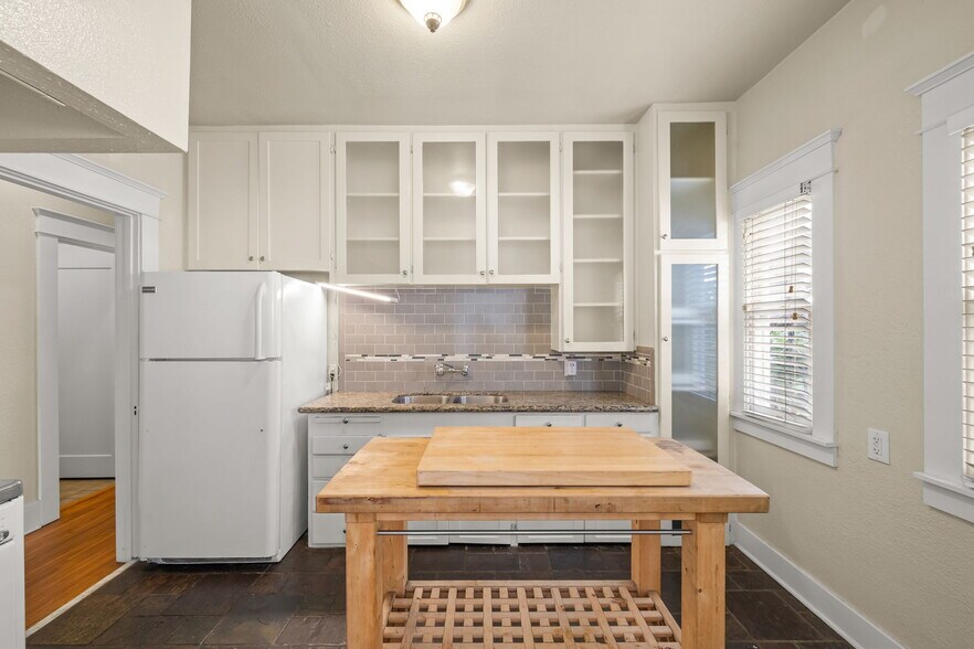 More Photos Of 219 Redondo Ave, Long Beach Apartments For Sale