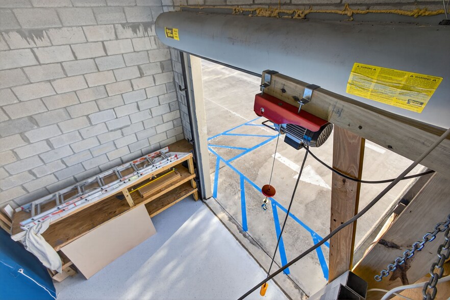 More Photos Of 3097-3117 SE Gran Park Way, Stuart Light Manufacturing For Sale