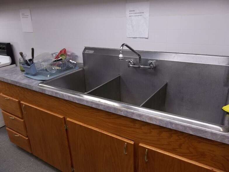 More Photos Of 1390 35th Pkwy Pky, Chanute Religious Facility For Sale