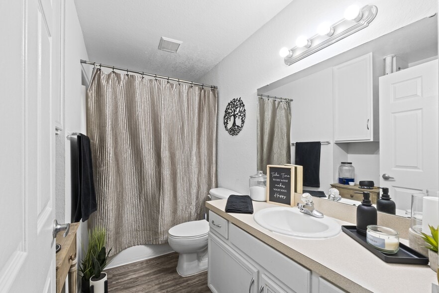 More Photos Of 3726 Cleveland Heights Blvd, Lakeland Apartments For Sale