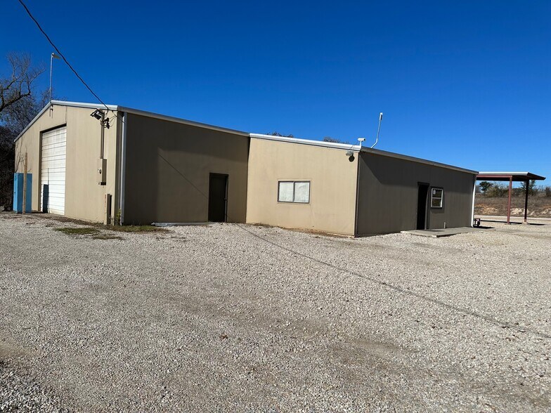 More Photos Of 1808 Barnett Dr, Weatherford Warehouse For Lease