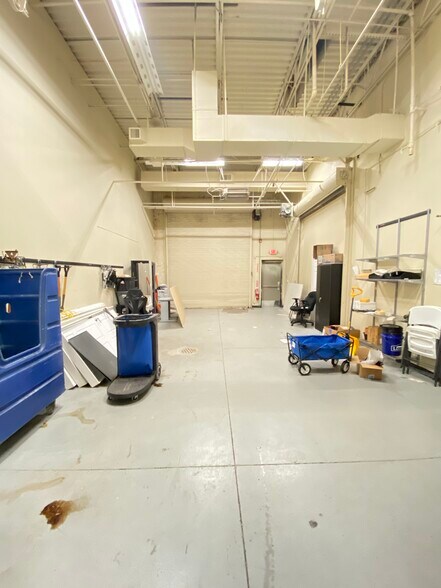 More Photos Of 34099 Melinz Pky, Eastlake Manufacturing For Lease