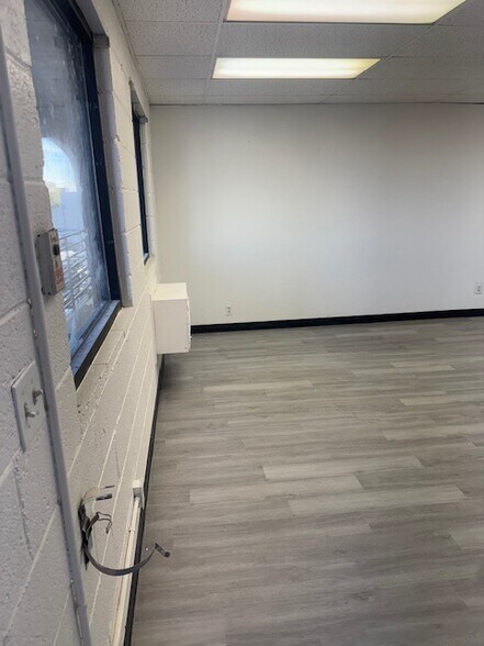 More Photos Of 1590 Foothill Dr, Boulder City Light Distribution For Sale