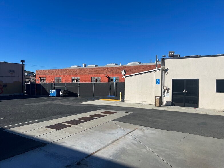 More Photos Of 4442 York Blvd, Los Angeles Auto Dealership For Lease