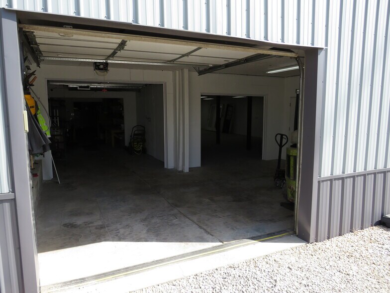 More Photos Of 300 W Joliet St, Ottawa Industrial For Sale