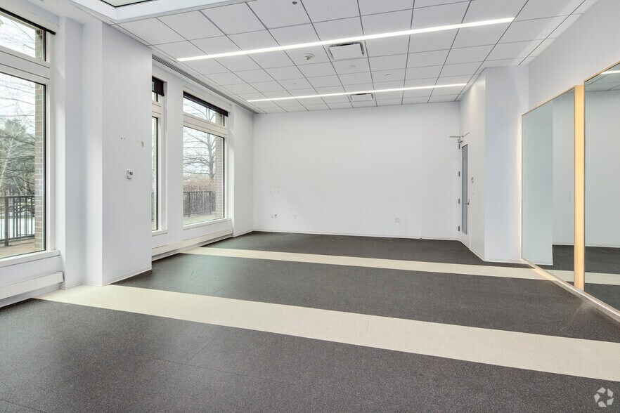 More Photos Of 2000 Duke St, Alexandria Office For Sale
