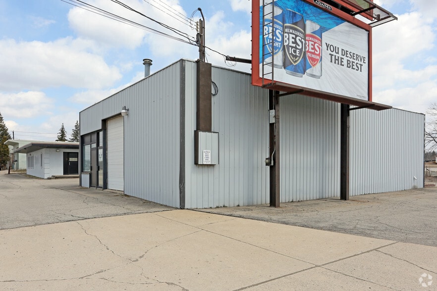 More Photos Of 1422-1434 Lake Lansing Rd, Lansing Warehouse For Lease