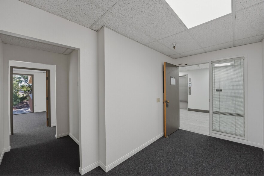 More Photos Of 674 County Square Dr, Ventura Office For Sale