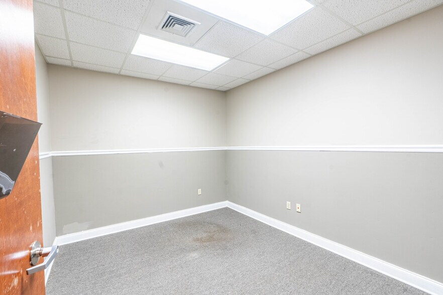 More Photos Of 819 Newman Dr, Helena Office For Sale