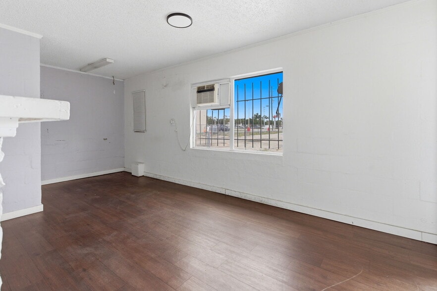 More Photos Of 8710 E Colonial Dr, Orlando Auto Dealership For Lease