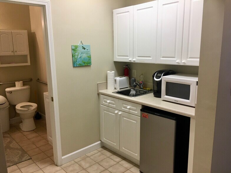 More Photos Of 705-711 Peninsula Dr, Davidson Office For Lease