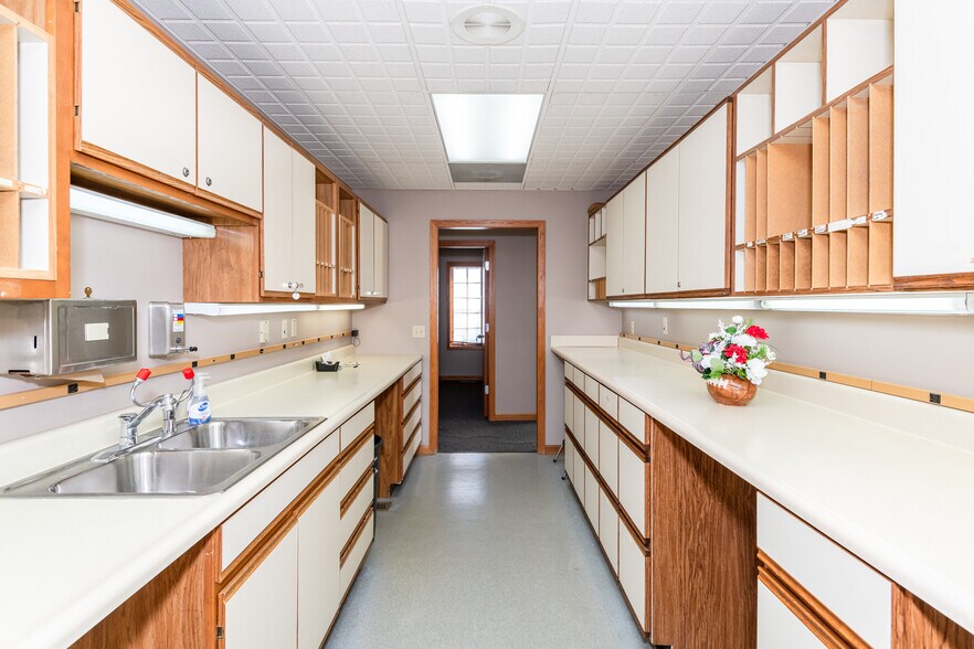 More Photos Of 1752 W High St, Piqua Medical For Sale