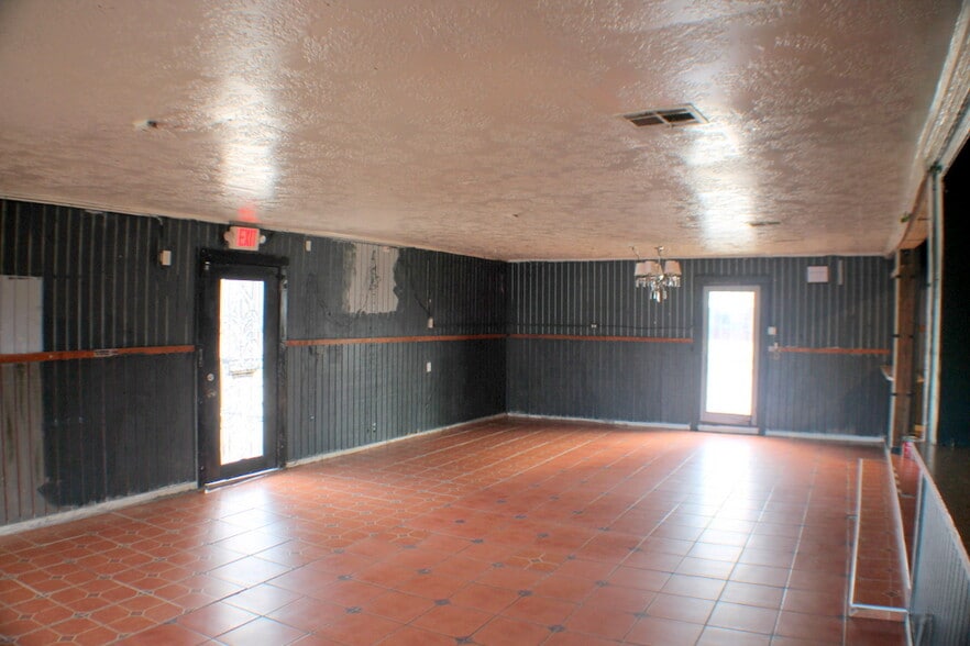 More Photos Of 3907 Canal St, Houston Bar For Lease