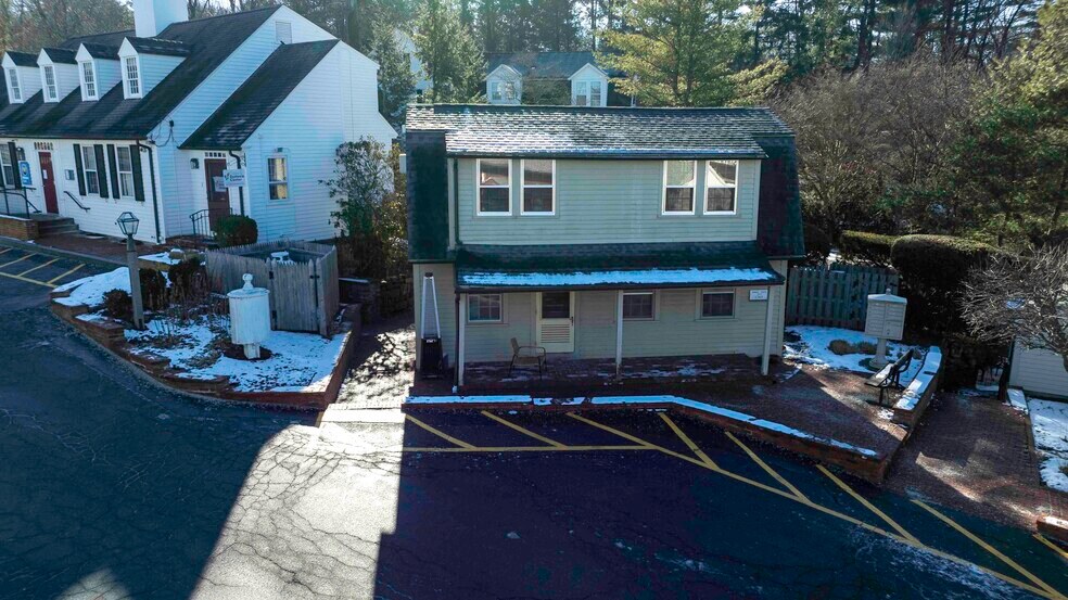 More Photos Of 1-3 Brick Walk Ln, Farmington Unknown For Lease
