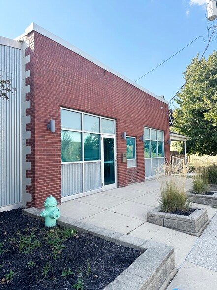 More Photos Of 220 N Davidson St, Indianapolis Research And Development For Lease