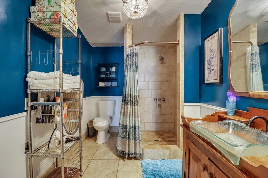 More Photos Of 8 E 41st St, Savannah Storefront Retail Residential For Sale