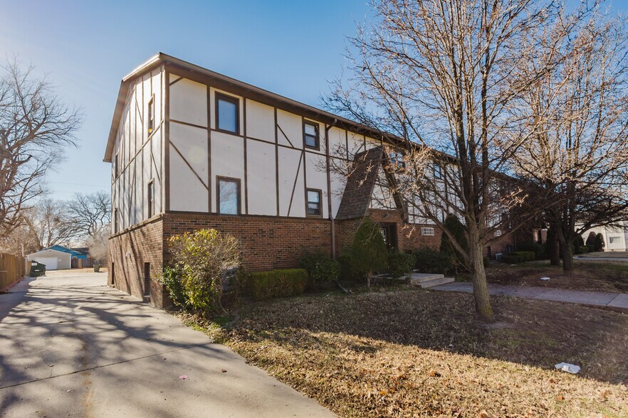 More Photos Of 401 E Avenue A, Hutchinson Apartments For Sale