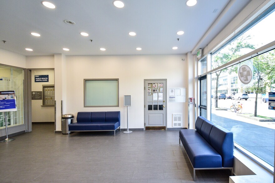 More Photos Of 235 Danforth Ave, Toronto Medical For Lease