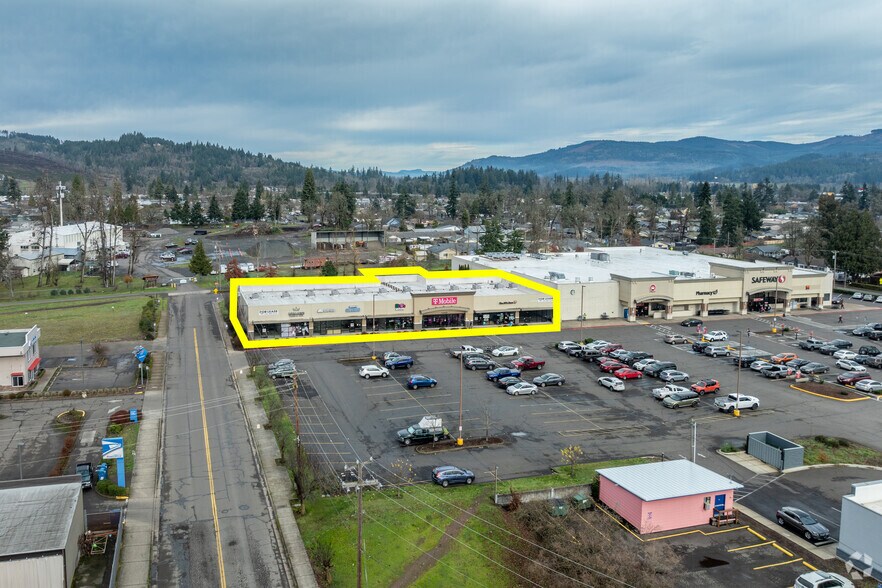 More Photos Of 1498 E Main St, Cottage Grove Storefront For Sale