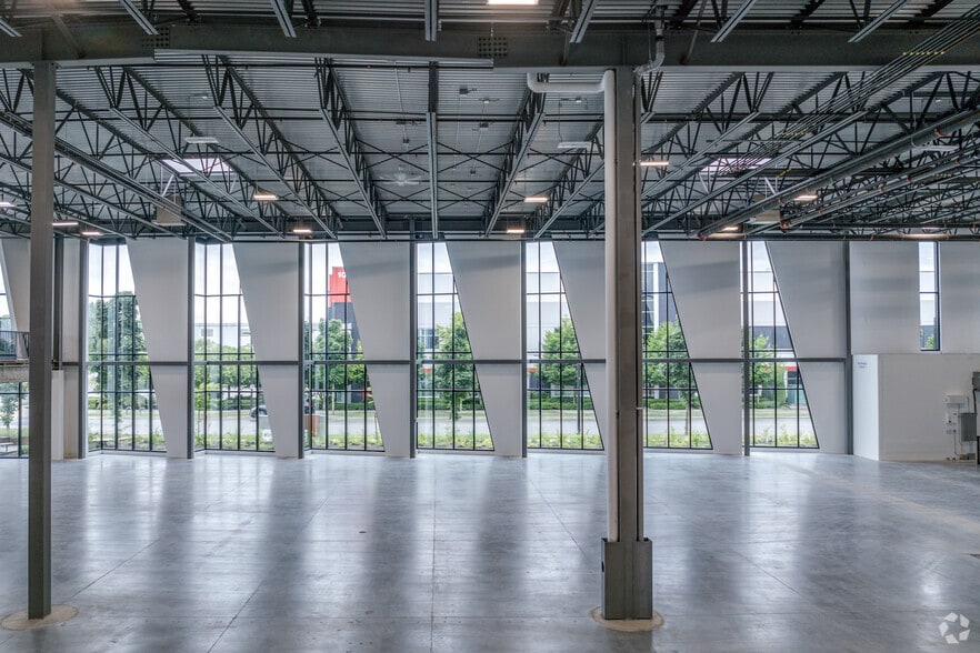 More Photos Of 7 King Edward St, Coquitlam Warehouse For Sale