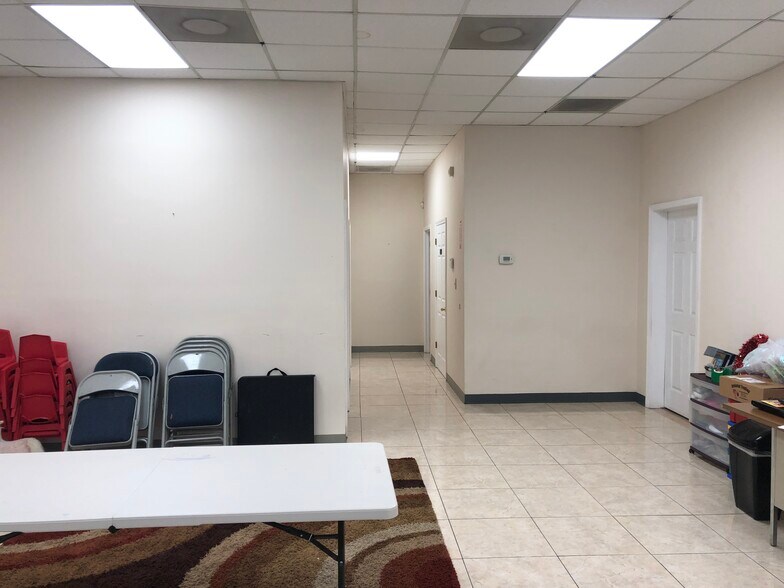 More Photos Of 2138-2150 W Busch Blvd, Tampa Storefront Retail Office For Lease