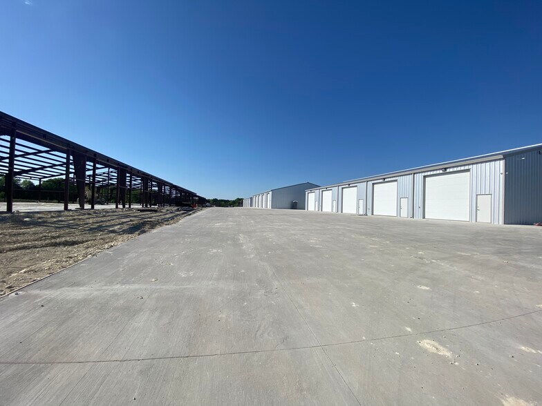 More Photos Of 1410 County Road 471, McKinney Warehouse For Lease