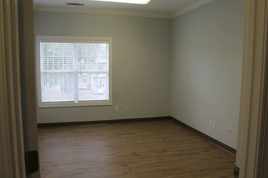 More Photos Of 37 W Fairmont Ave, Savannah Office For Lease