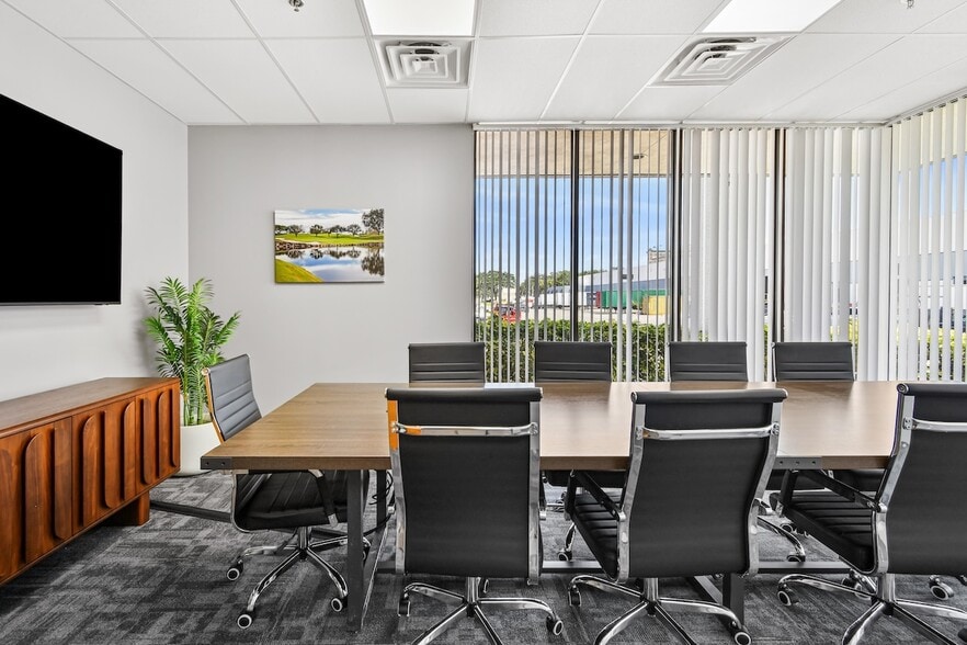 More Photos Of 1255 La Quinta Dr, Orlando Warehouse For Lease