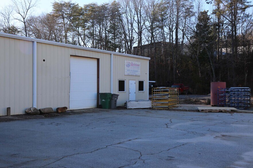 More Photos Of 1303 Rutherford Rd, Greenville Manufacturing For Lease