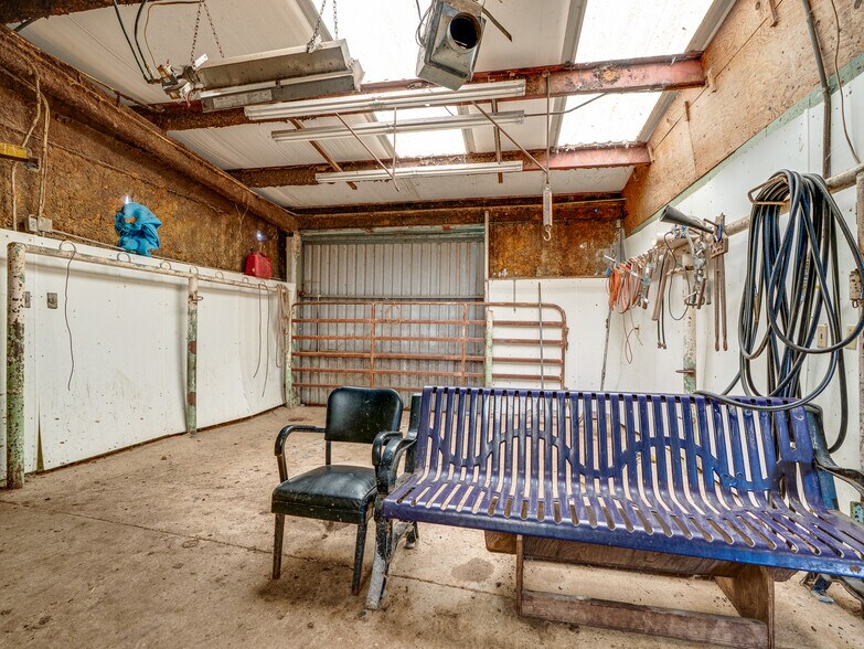 More Photos Of 1853 S Broadway St, Coalgate Flex For Sale