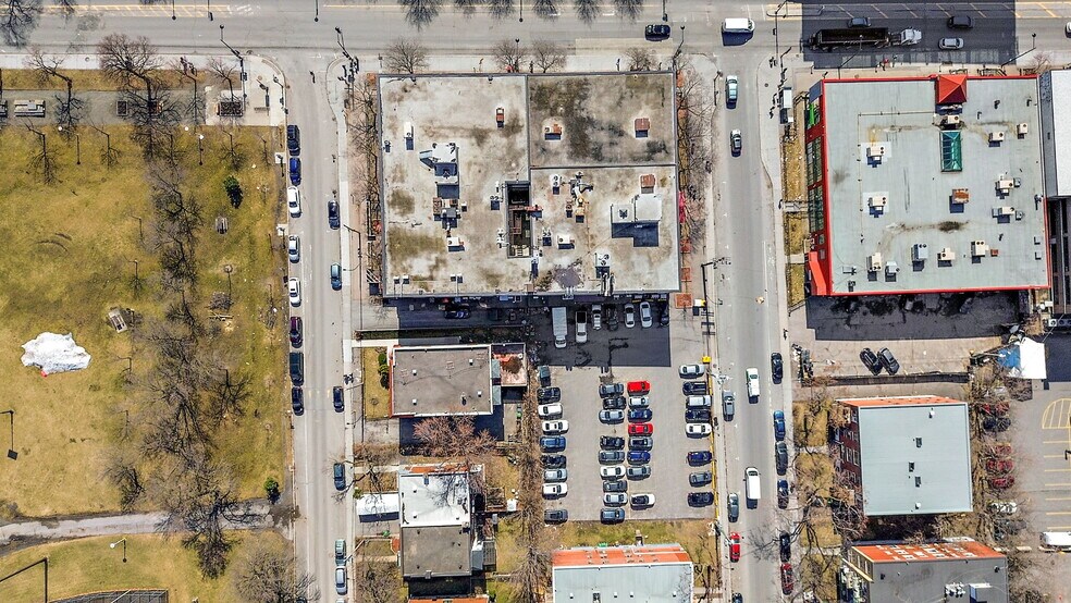 More Photos Of 6555 Ch De La Côte-Des-Neiges, Montréal Office For Lease