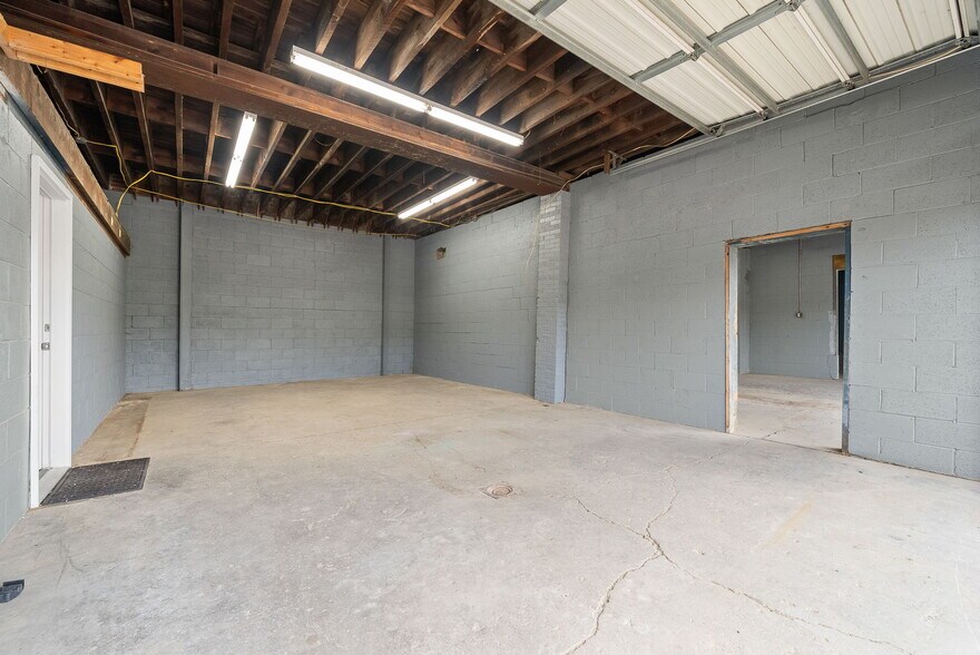 More Photos Of 797 Carlton Dr, Bentleyville Service For Lease