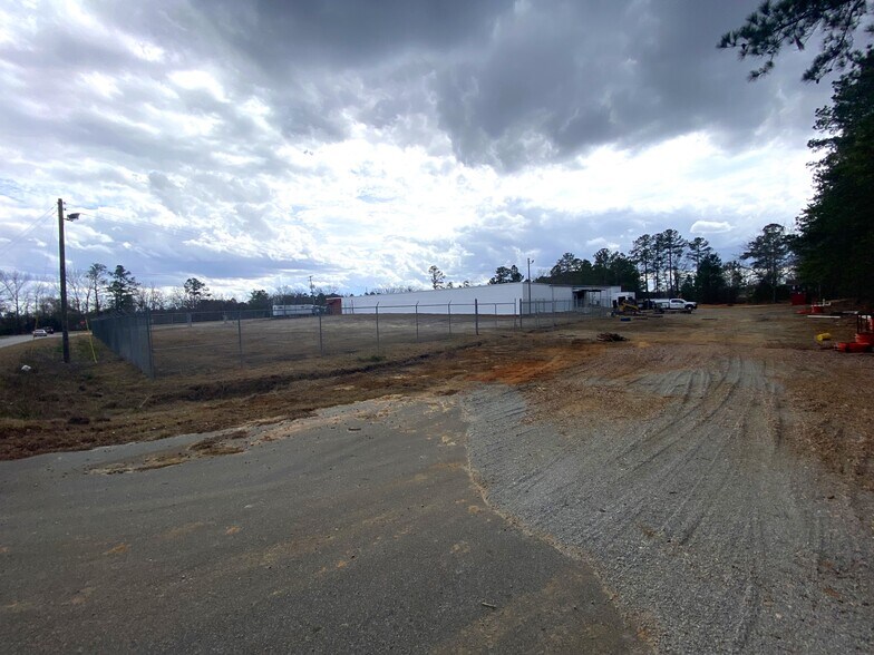 More Photos Of 1212 F.R. Huff Dr, St Matthews Manufacturing For Lease