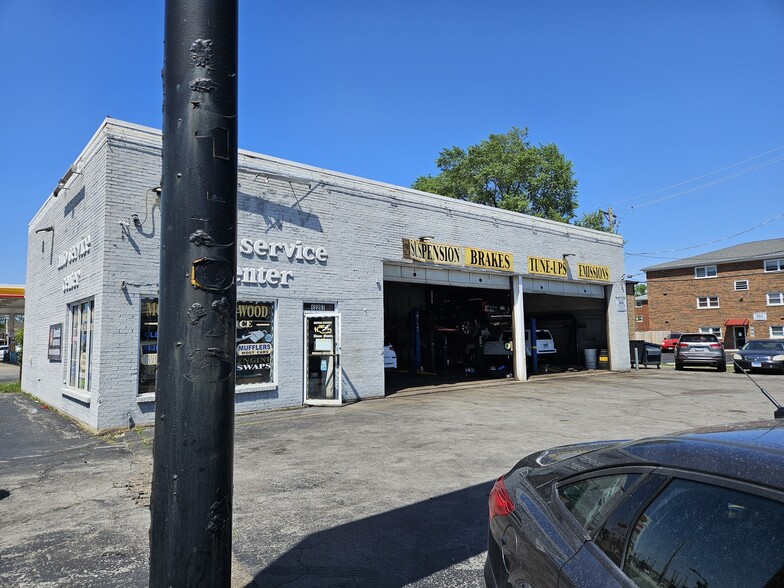 Primary Photo Of 12257 S Cicero Ave, Alsip Auto Repair For Sale