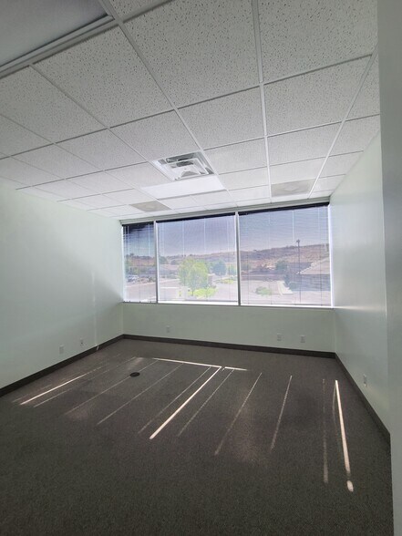 More Photos Of 923 S River Rd, St George Medical For Lease