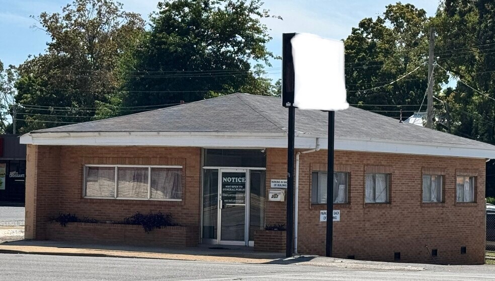 More Photos Of 207 E Gaines St, Lawrenceburg General Retail For Sale