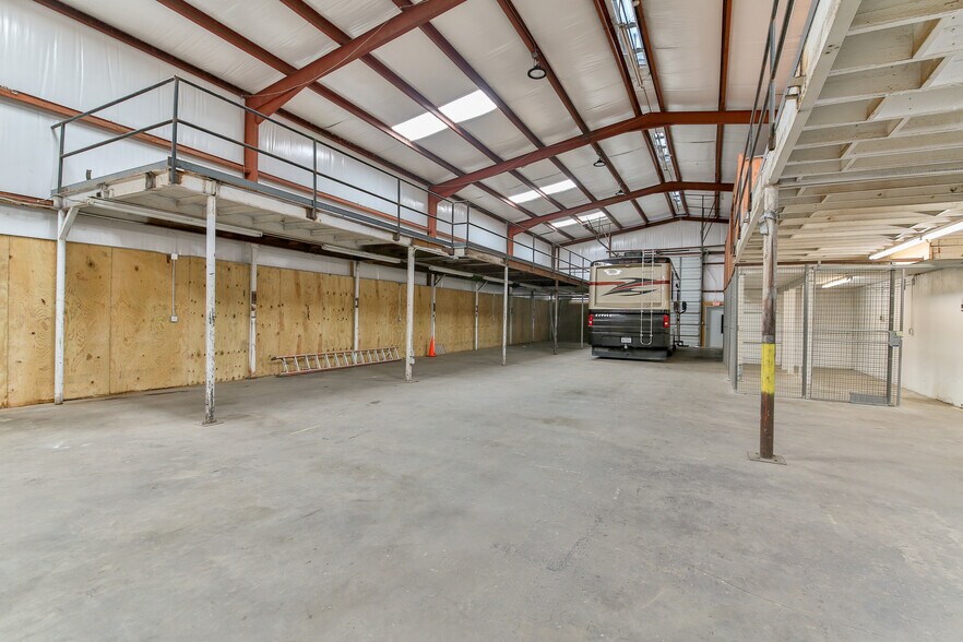 More Photos Of 423 S 8th St, La Porte Distribution For Lease