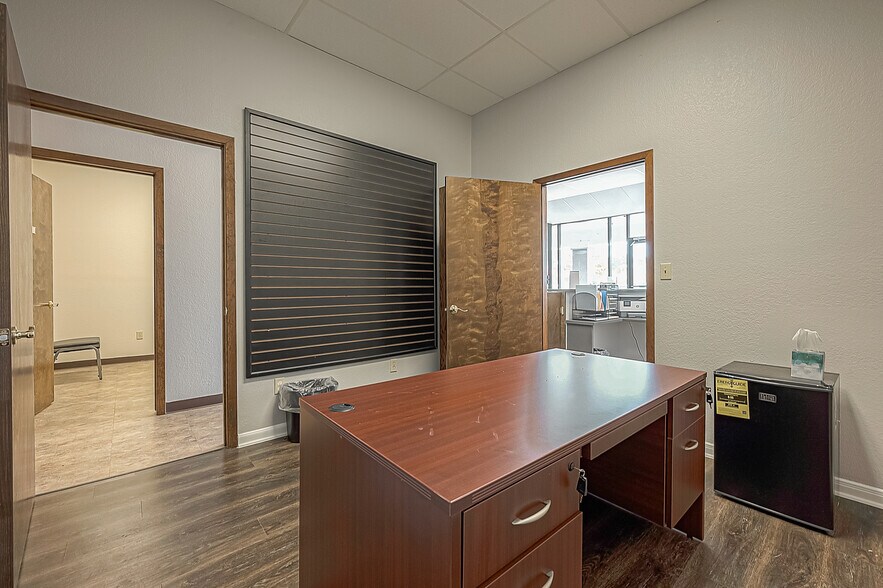 More Photos Of 1408 S Front St, Bellville Storefront For Lease