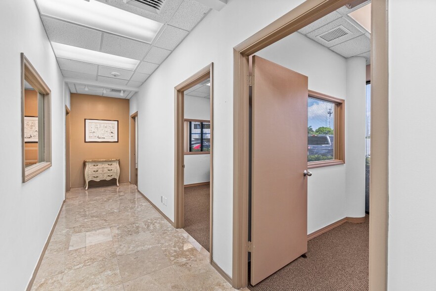 More Photos Of 3333 W Commercial Blvd, Fort Lauderdale Medical For Sale