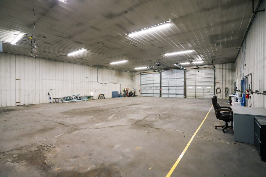 More Photos Of 1301 Fabricon Blvd, Jeffersonville Light Manufacturing For Lease