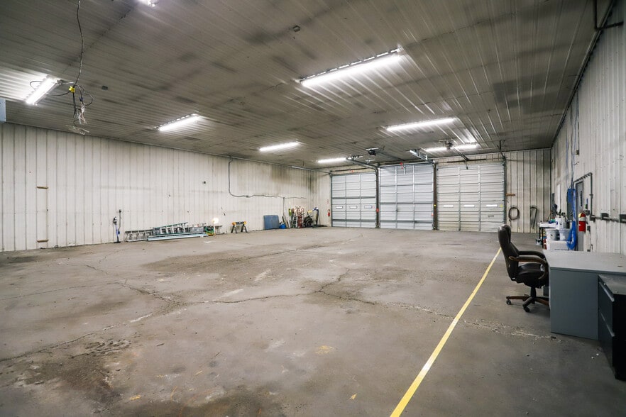 More Photos Of 1301 Fabricon Blvd, Jeffersonville Light Manufacturing For Lease