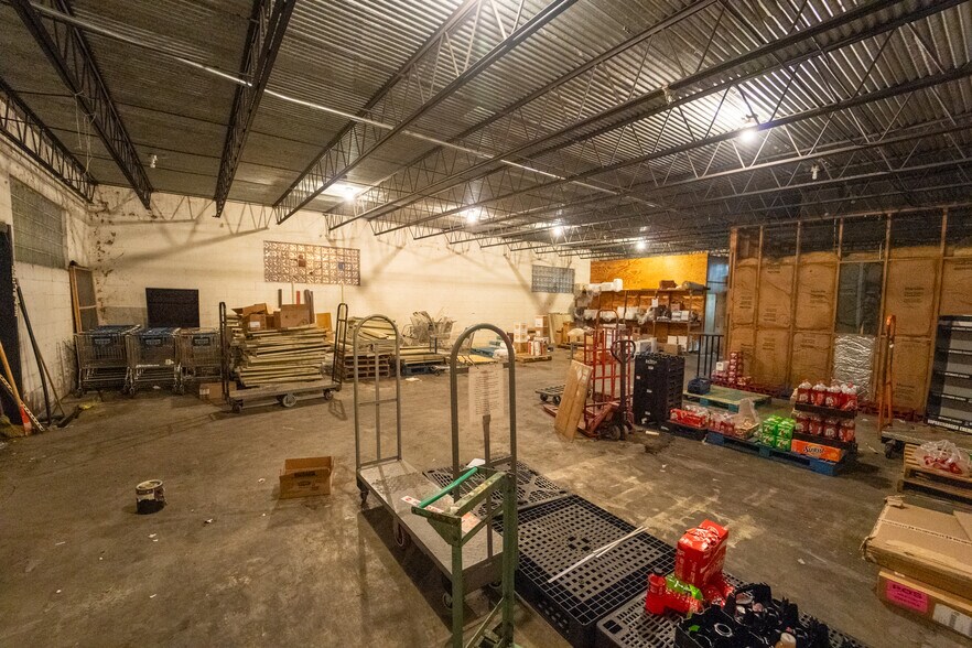 More Photos Of 1302 E Crestwood Dr, Victoria Storefront For Sale