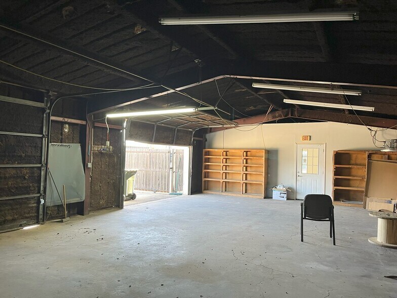More Photos Of 108 Schertz Pky, Schertz Freestanding For Sale