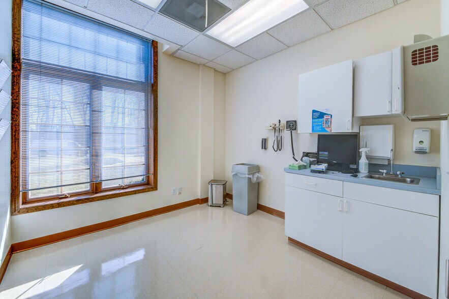 More Photos Of 48 Route 6, Yorktown Heights Medical For Lease